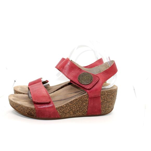 Abeo 'Una' Red Leather Wedge Heel Sandals sz 9M - Picture 1 of 5